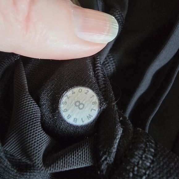 Lululemon Stash N Run Tank Medium Support B/C Cup Black Size 8 - Picture 11 of 12